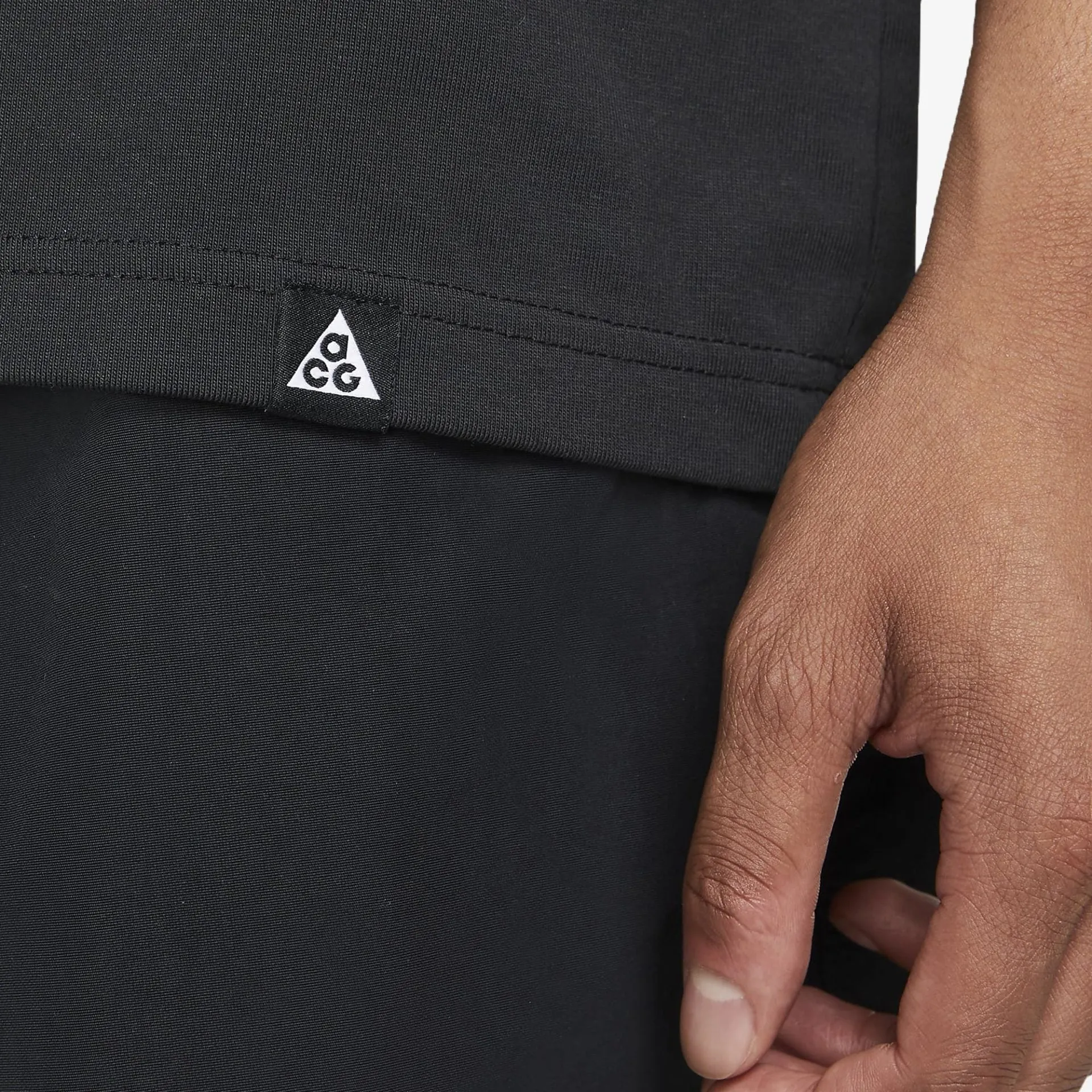 Nike | ACG  { BLACK